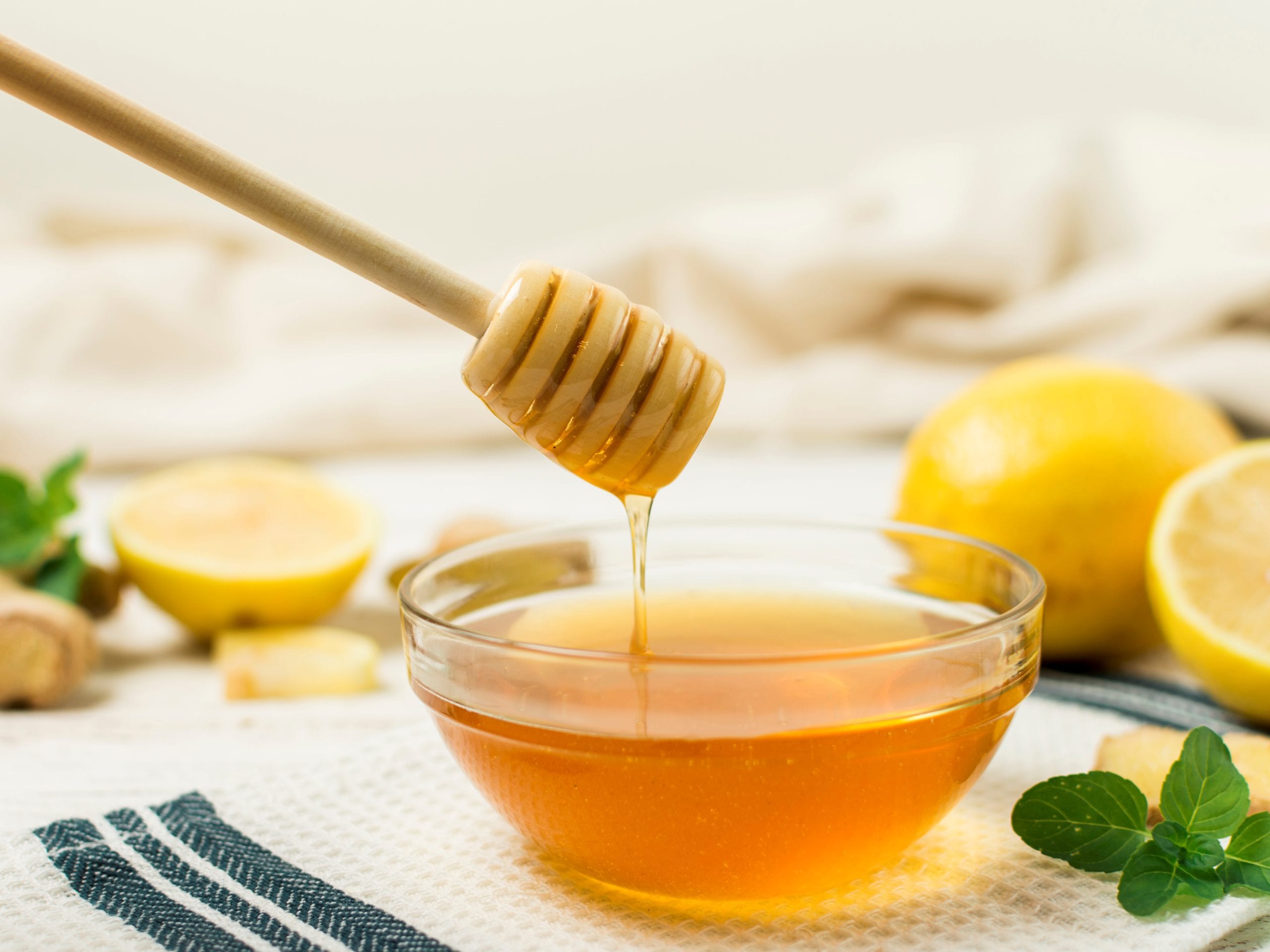 Можно ли при кашле чай с медом. Лучший мед от кашля. Хрен с медом и лимоном. Имбирно медовый чай. Можно ли при кашле чай с медом.