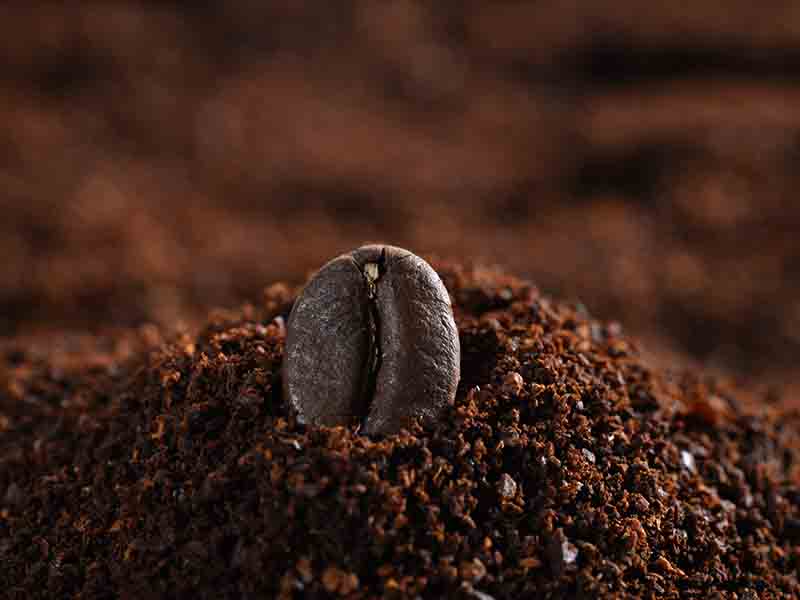 Coffee Grounds To Eliminate Puffy Eyes