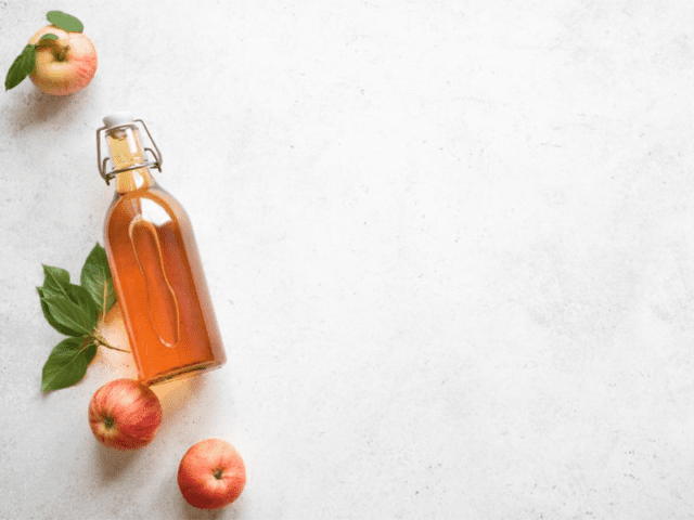 Apple And Vinegar For Underarm Lightening