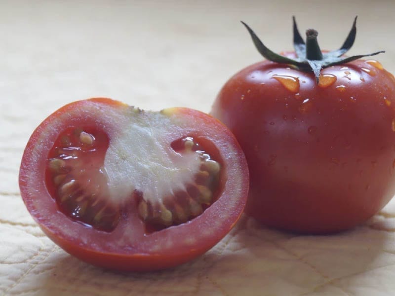 Beat Oily Skin With Tomato Face Mask