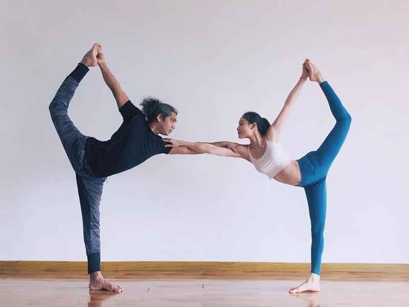 Expert Talk: Yoga Guru Sohan Singh Shares Couples Yoga Asanas That  Strengthen Relationship, Intimacy & Trust - The Channel 46