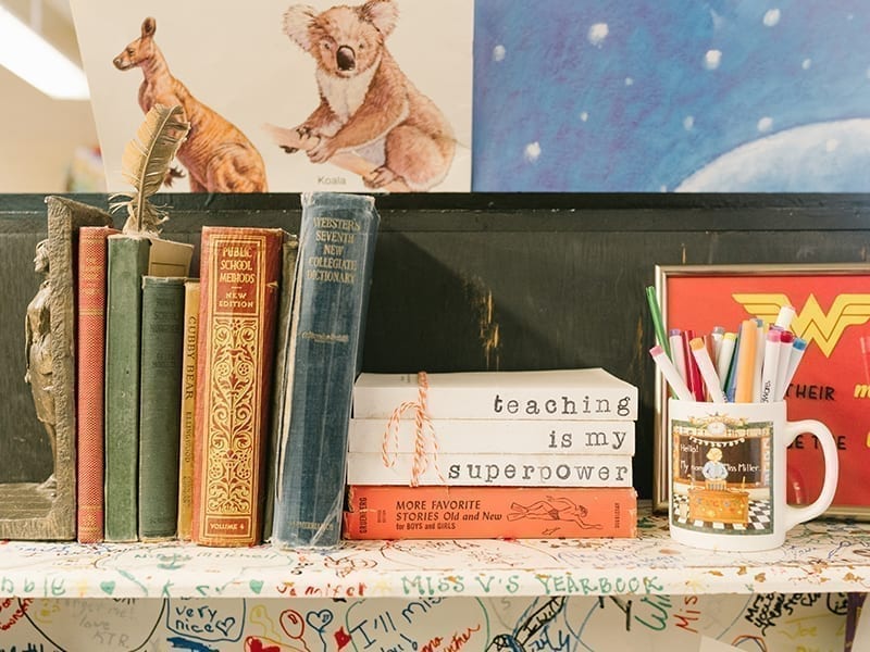 How To Maintain, Arrange And Decorate Bookshelf